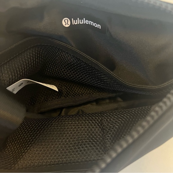 Lululemon x UCLA BLACK Everywhere Belt Bag NEW NWT B6/23 - Picture 9 of 15